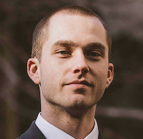 Thomas Whitfield, analyste en trading et spécialiste du marché crypto, portrait
